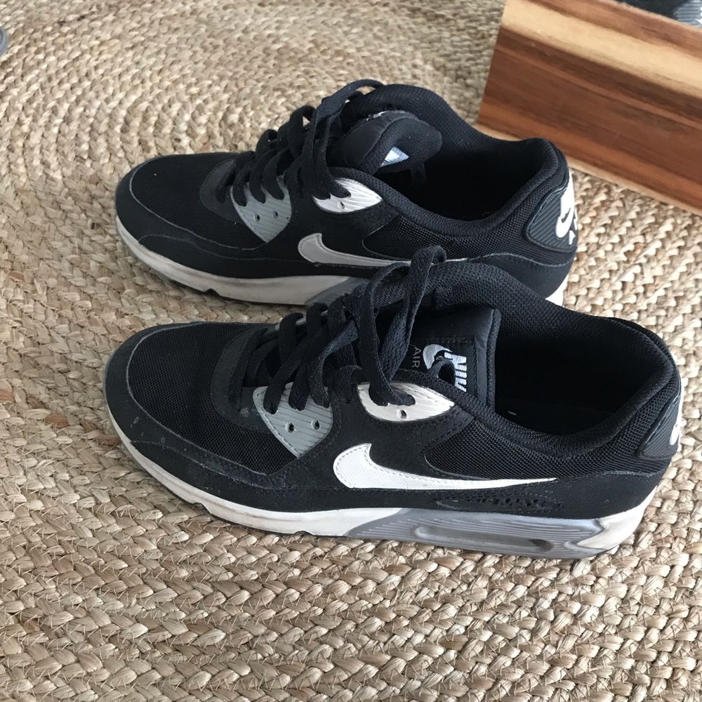 Black Nike Air Max 90 Shoes